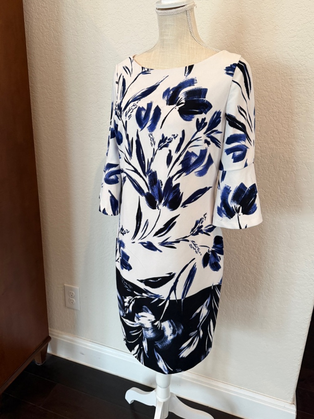 Vince Camuto White and Navy Floral Midi Dress - Picture 3 of 5